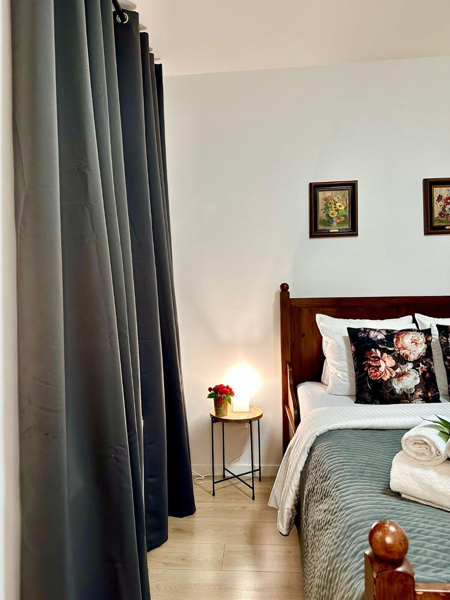 Luxury Suites Centrum By Rikas Hotels แอนต์เวิร์ป ภายนอก รูปภาพ