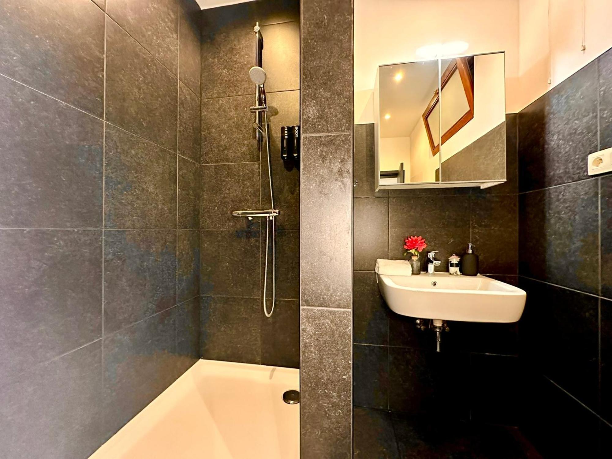 Luxury Suites Centrum By Rikas Hotels แอนต์เวิร์ป ภายนอก รูปภาพ
