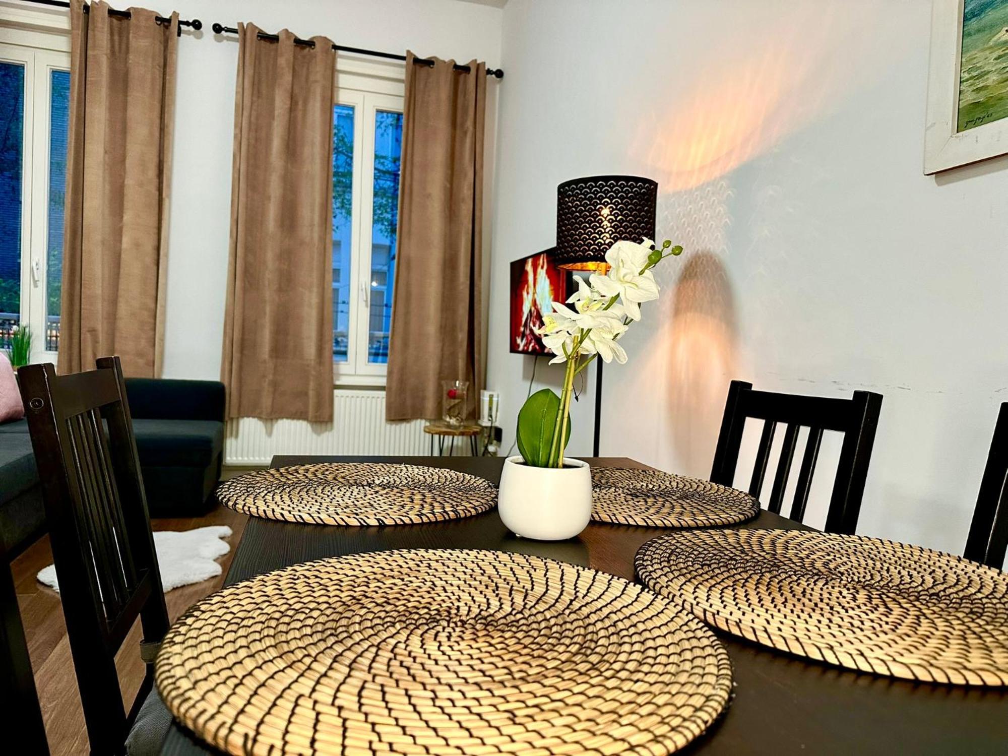 Luxury Suites Centrum By Rikas Hotels แอนต์เวิร์ป ภายนอก รูปภาพ